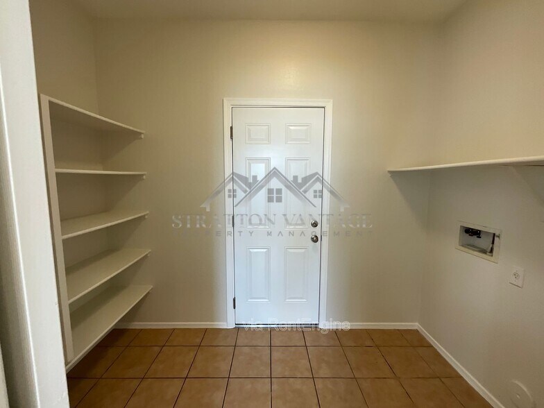 Building Photo - 7323 W Alta Vista Rd