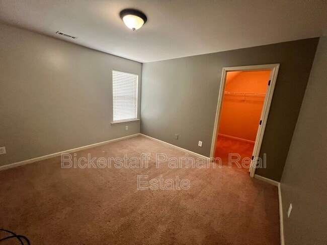 Building Photo - 15 Churchhill Dr