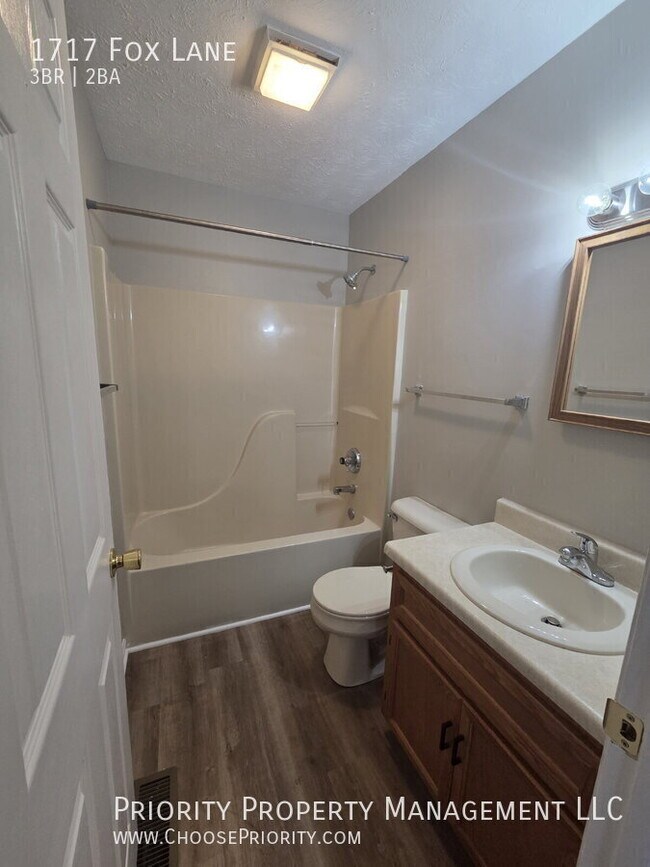 Building Photo - 1717 Fox Ln