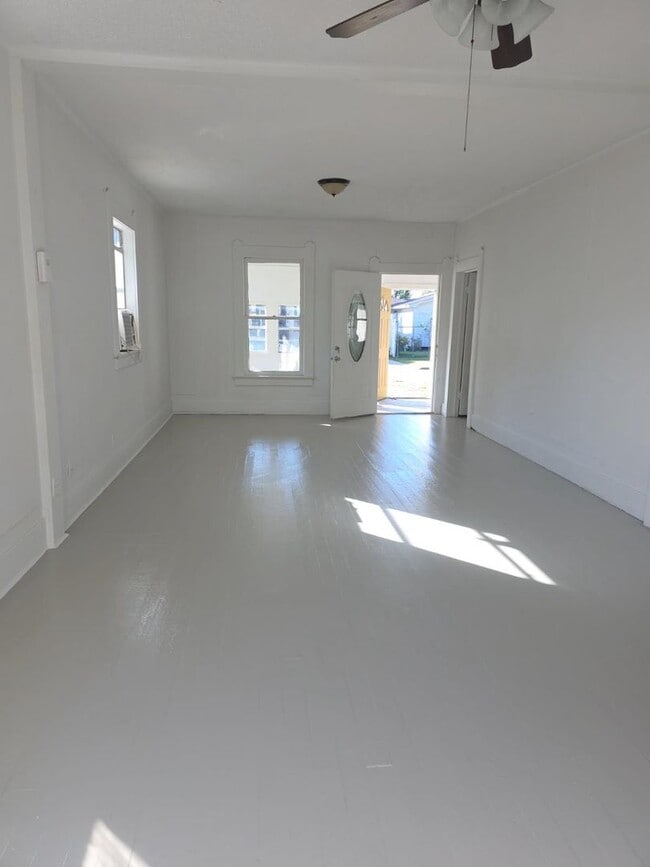 Building Photo - 3327 Procter St