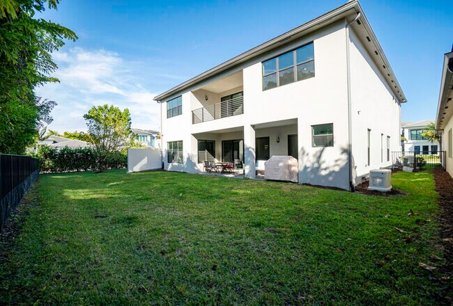 Building Photo - 17081 Five Waters Ave