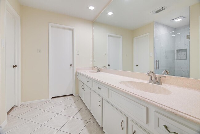 Building Photo - 2807 Planters St