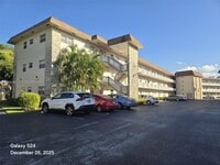 Building Photo - 5181 W Oakland Park Blvd