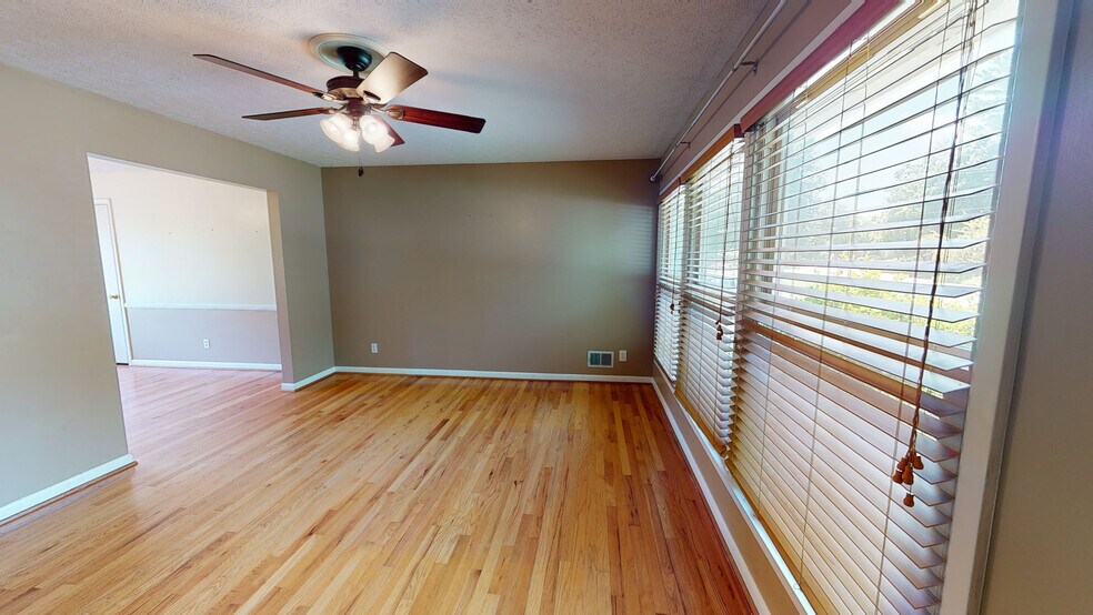 Building Photo - 707 Dorsey Way