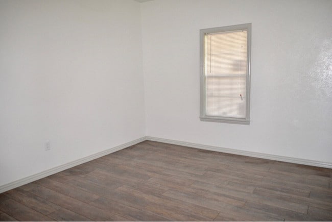 Building Photo - 308 N Catherine St