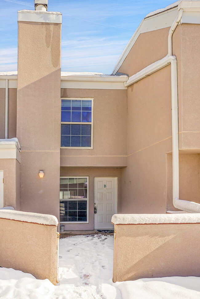 Building Photo - $1,340.95- 2 Bed, 1.5 Bath Townhome in CO Springs with Central AC and All Utilities Included