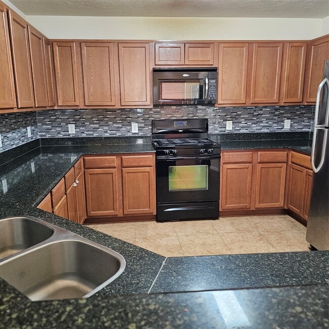 Building Photo - 11727 Madison Oak St