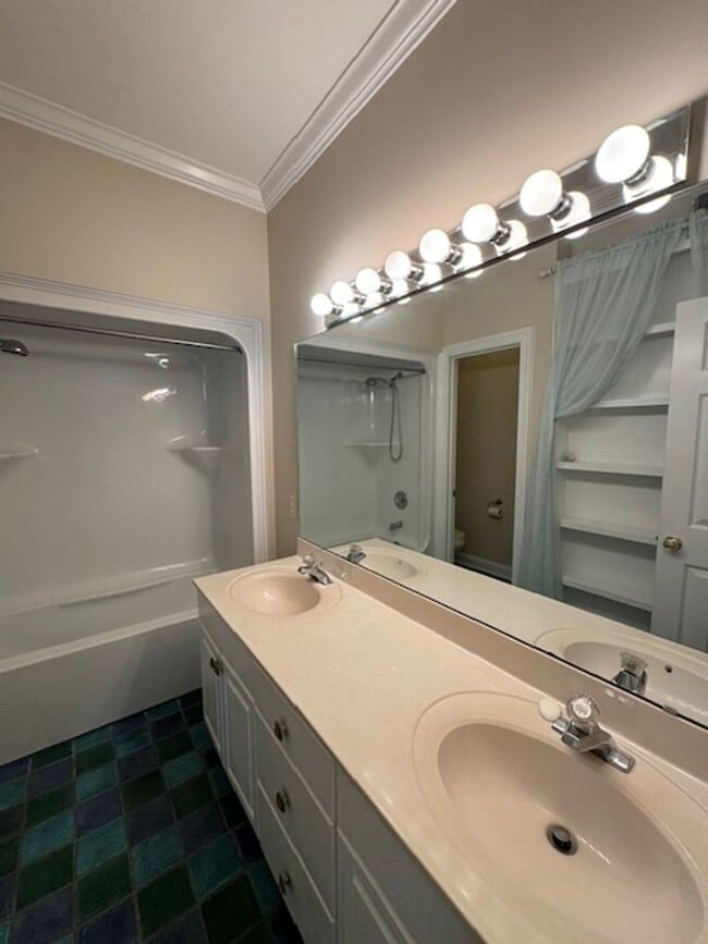 Building Photo - Townhome in Ashton Place