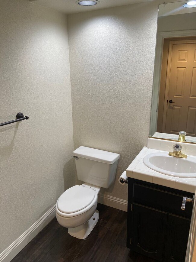 Building Photo - American River Canyon Folsom - 3 Bdrm, 3 Bath in gated community