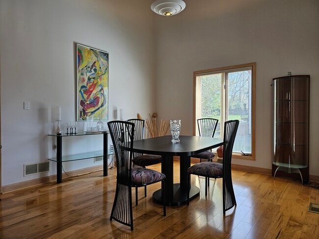 Building Photo - 5 Autumn Hill Ct