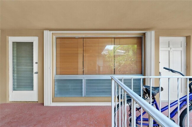 Building Photo - 2864 NE 32nd St