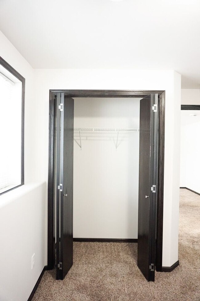 Building Photo - 3 Bed 3 Bath Twin Home