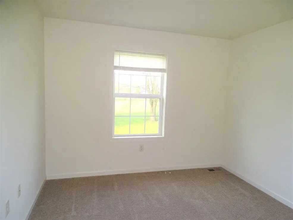 Building Photo - 185 Linda Sue Ln