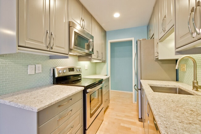 Building Photo - 280 Easy St