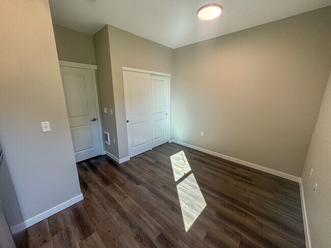 Building Photo - SAW3781