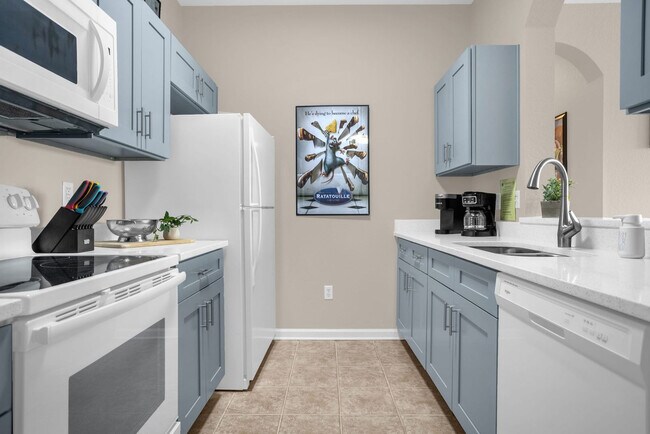 Building Photo - 2307 Silver Palm Dr