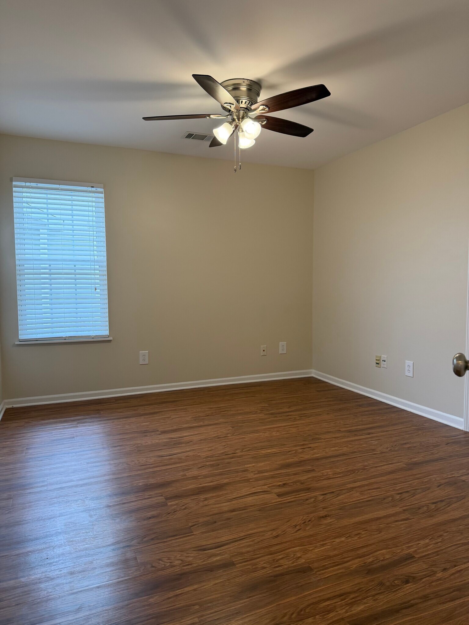 Building Photo - 10557 Maine Dr