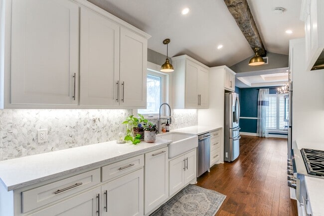 Building Photo - 4 bedroom with pool in Colleyville