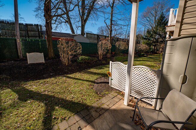 Building Photo - 1113 Savoy Dr