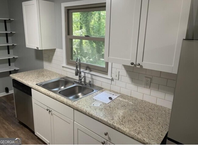 Building Photo - 19 Oak Hill Dr