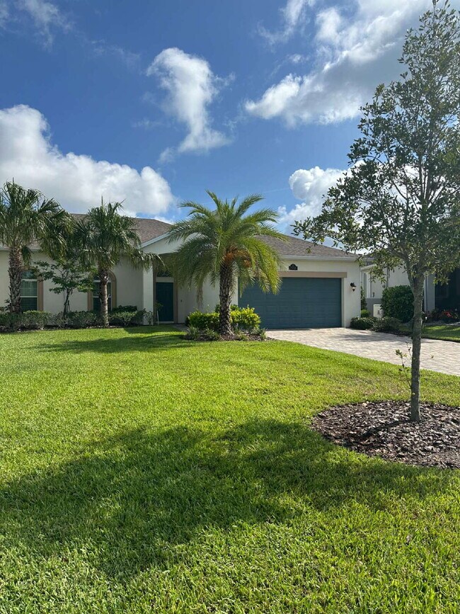 Primary Photo - 3 bedroom, 2 bathroom in desirable Loren Cove