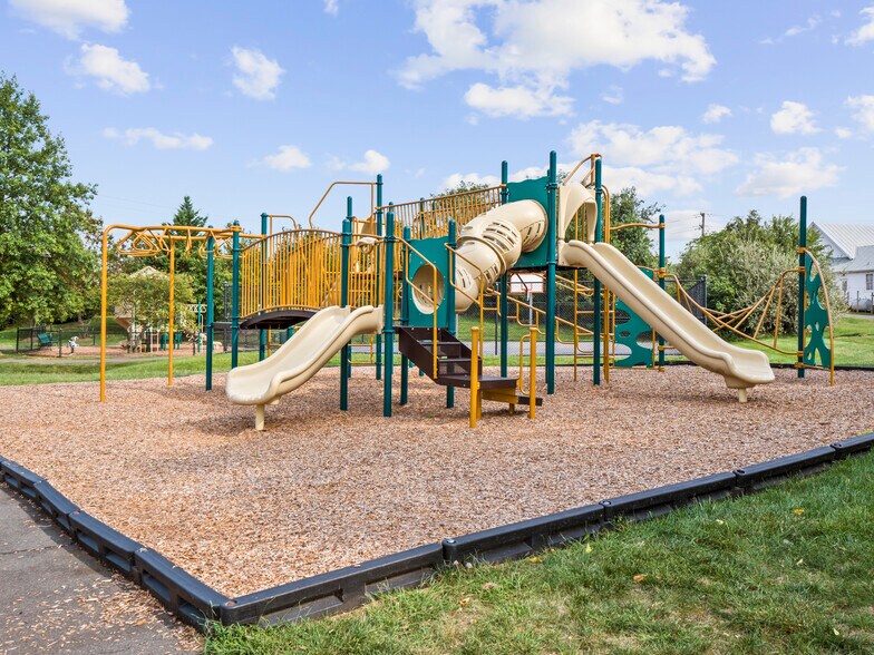 Building Photo - 2498 Curie Ct