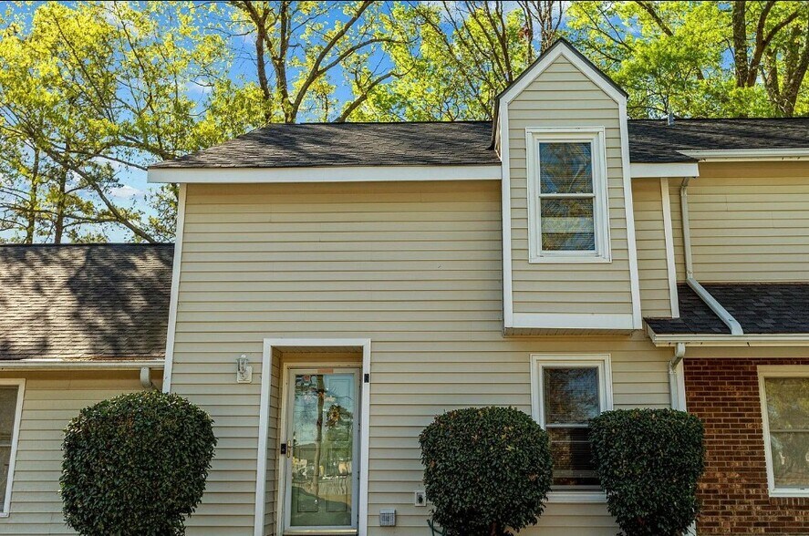 Primary Photo - 2501 Saint Christopher Cir SW
