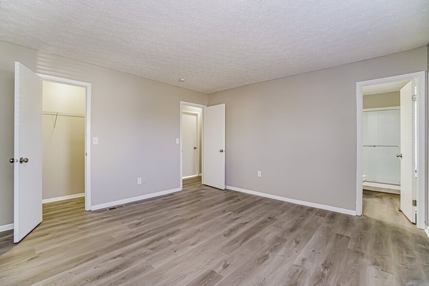 Building Photo - 6047 Rover Ln