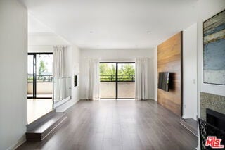 Building Photo - 817 10th St