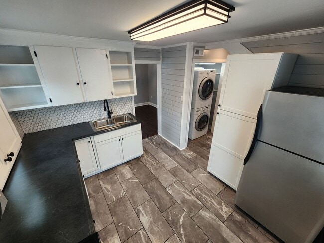 Building Photo - 2 Bedroom || 1 Bathroom House - Newly Reno...