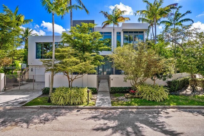 Building Photo - 2700 NE 18th St