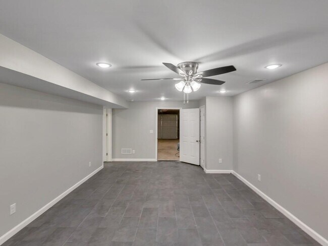 Building Photo - 2501 Sandy Ct