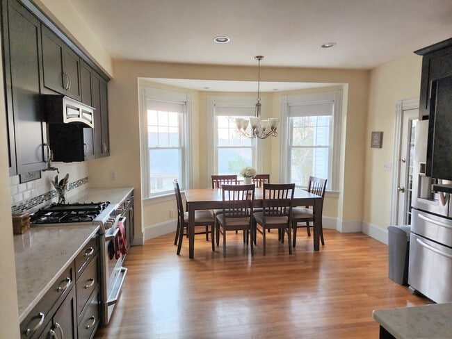 Building Photo - 128 Palfrey St