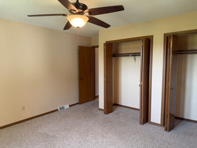 Building Photo - 54 Longview Dr