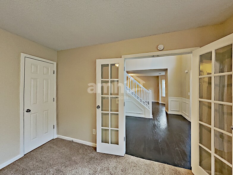 Building Photo - 104 MacBeth Dr