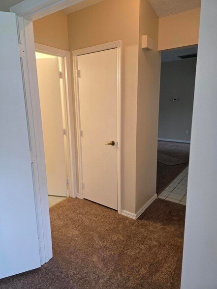 Building Photo - 2601 SE Creston Ln