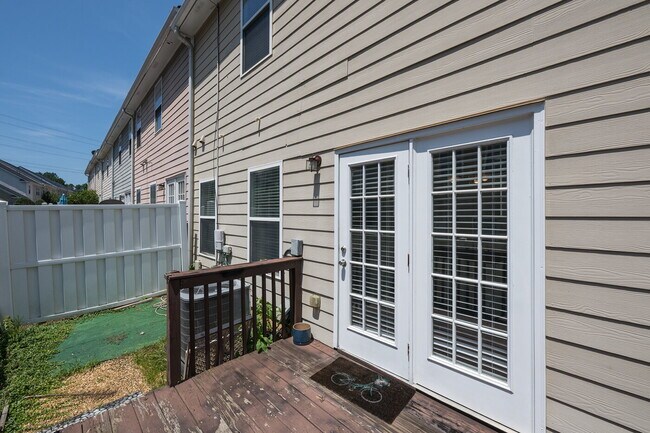 Building Photo - "Charming 2-Bed Oasis with Elegant Hardwoo...