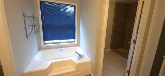 Building Photo - 6601 Brittwood Way