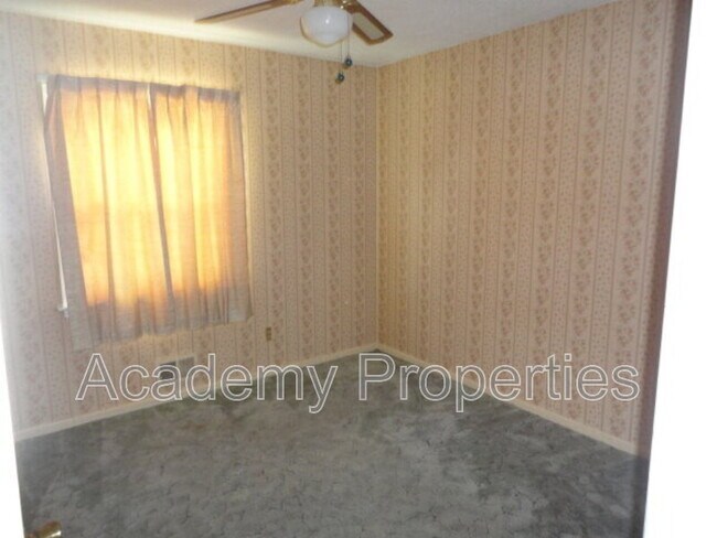 Building Photo - 1417 Pennel Dr