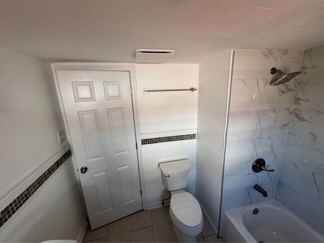 Building Photo - 14 Dellwood Dr