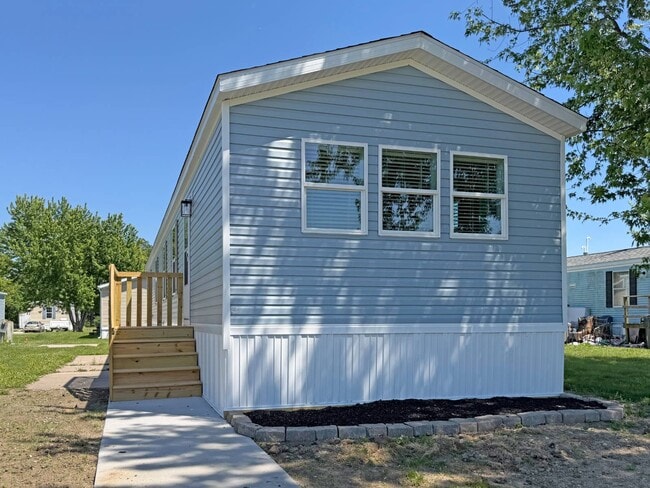 Building Photo - 14876 Washington Rd