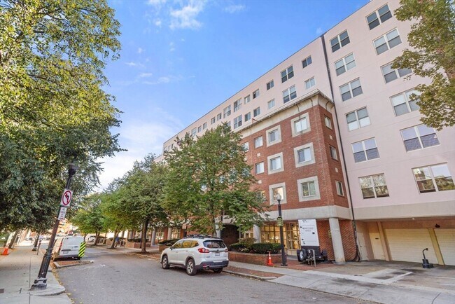 Building Photo - 20 Webster St