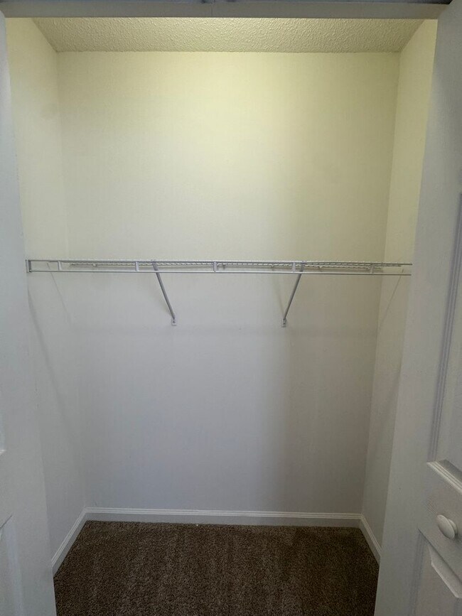 Building Photo - 141 Springwood Ln