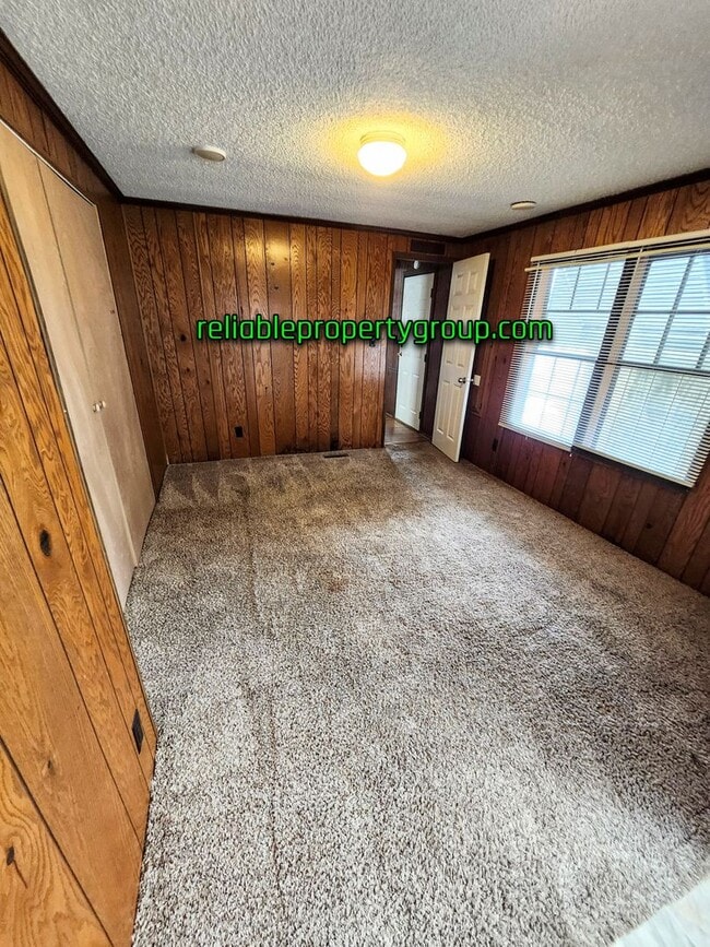 Building Photo - New Listing in Churubusco!!