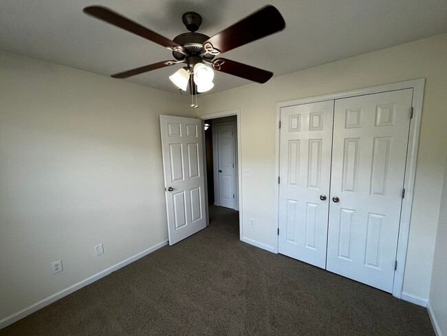 Building Photo - Cozy Home in Phenix City