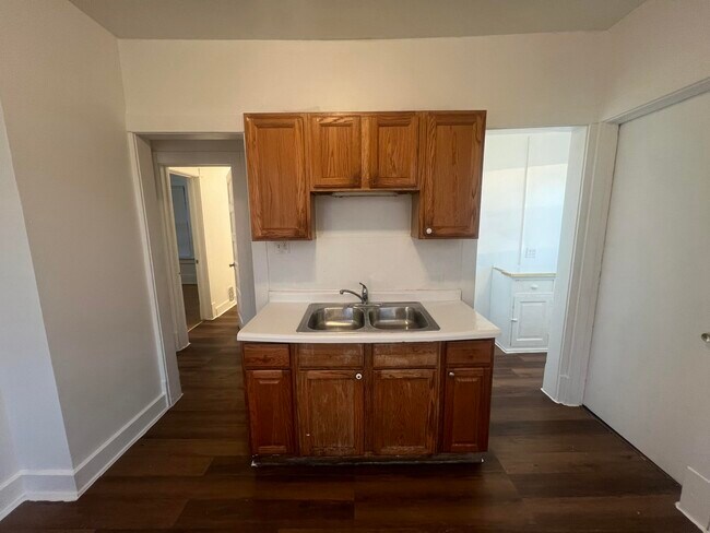 Building Photo - 1253 N 34th St
