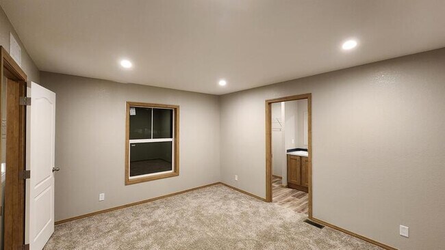 Building Photo - 11 Andreasen Dr