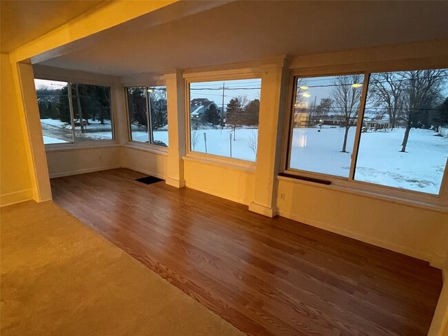 Building Photo - 947 W 3rd St