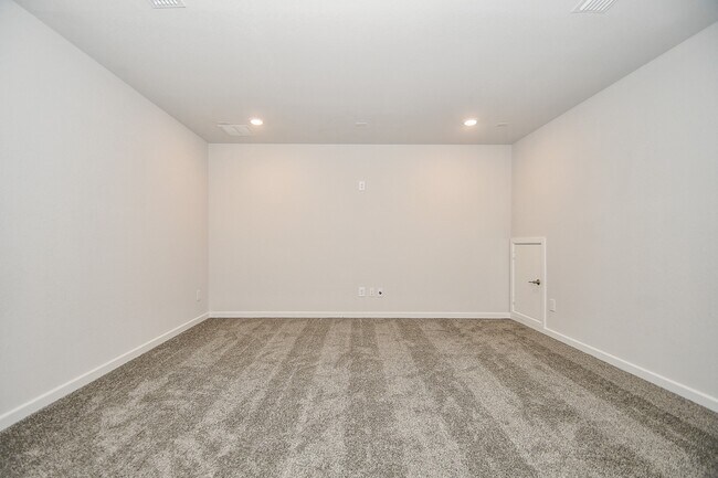 Building Photo - 21835 Erskine Peaks Pl