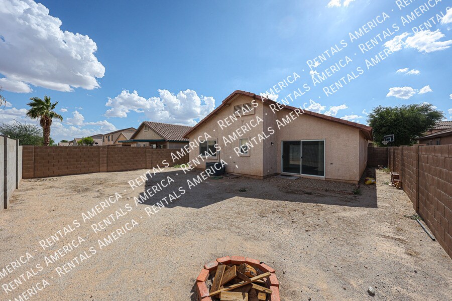 Building Photo - 1517 S 219th Dr